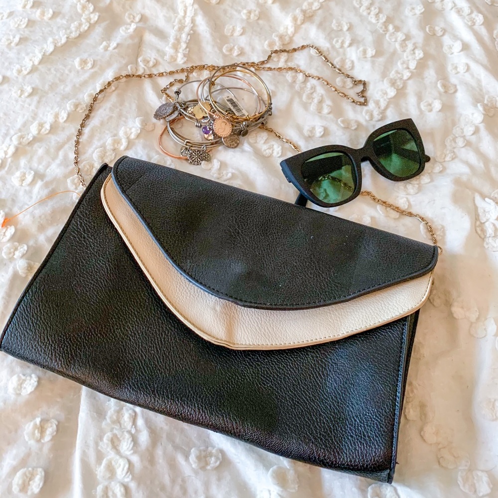 Black & White Envelope Purse w/ Chain